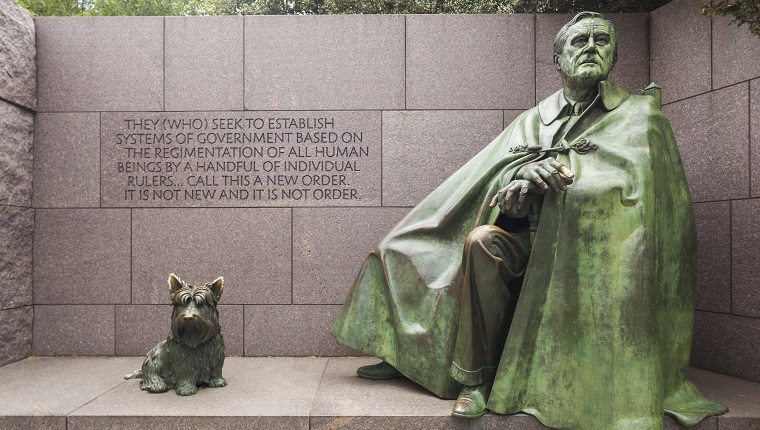 USA, Washington DC, Statue des ehemaligen Präsidenten Franklin Delano Roosevelt, FDR, und seines Hundes Fala.