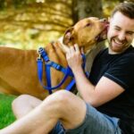 5 Wege, wie dein Hund dir zeigt, dass er dich liebt