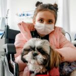 Das „Pen Paws“-Programm verbindet kranke Kinder mit Trosthunden