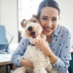 Die Vor- und Nachteile, wenn Sie Ihren Hund zur Arbeit bringen