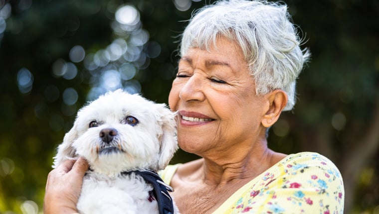 5 Gründe, warum Rentner einen Hund adoptieren sollten