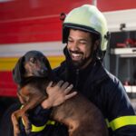 Feuerwehrleute retten Hund im Minenschacht gefangen