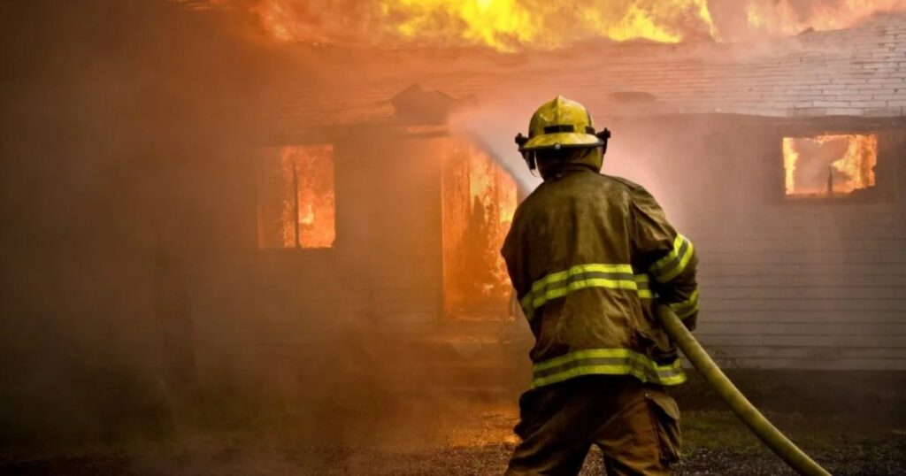 „Verdächtiger“ Hausbrand führt zum Tod einer Frau, vier Kindern und drei Hunden